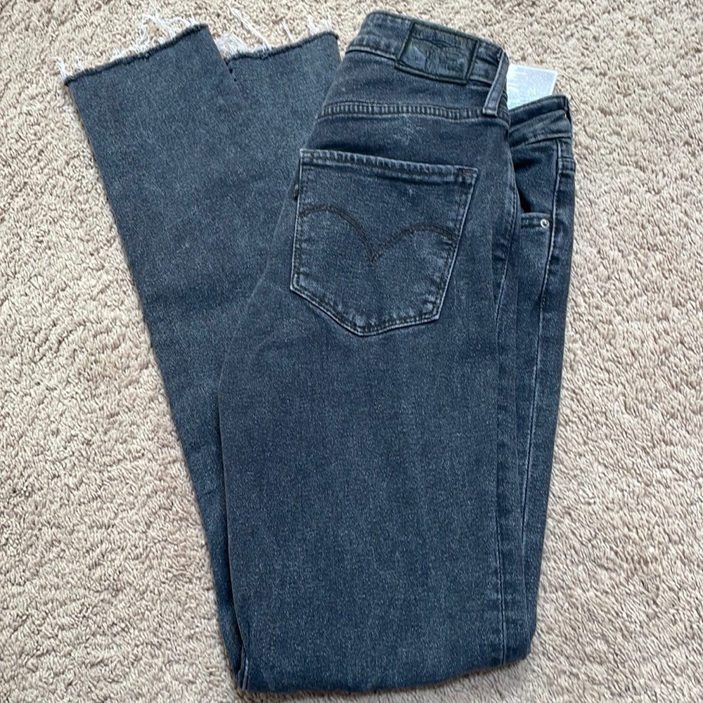 levi’s gray jeans